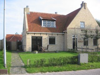 Buitenaanzicht Kinnumer Slaper zijhuis Buitenaanzicht Kinnumer Slaper zijhuis